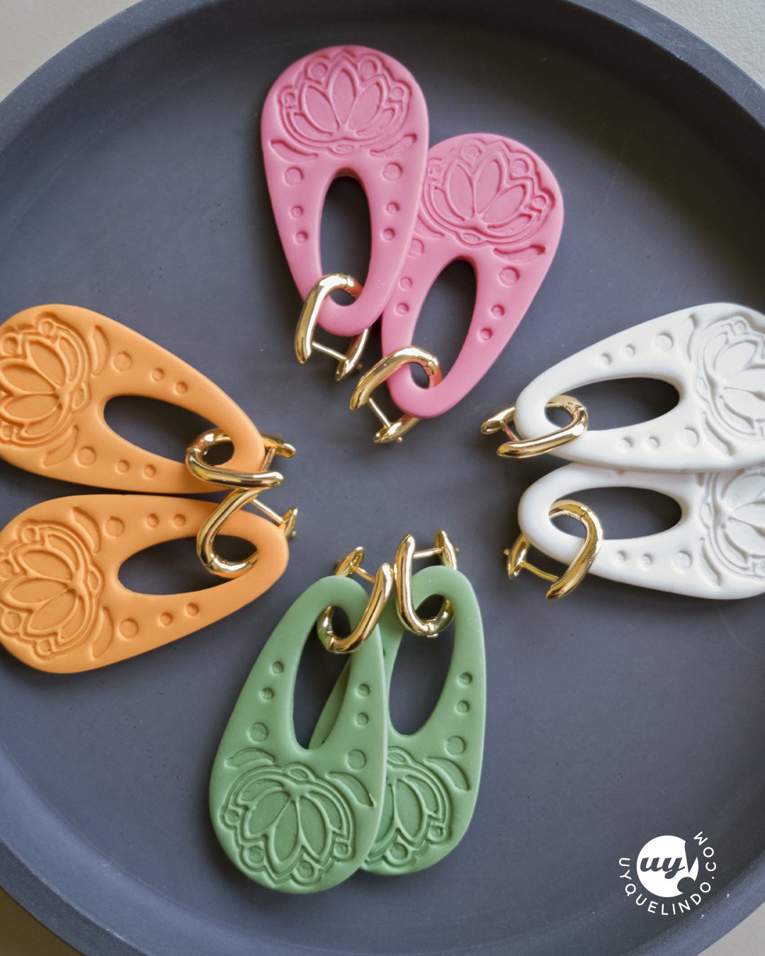 Pendientes de aro con charms intercambiables de color UY!
