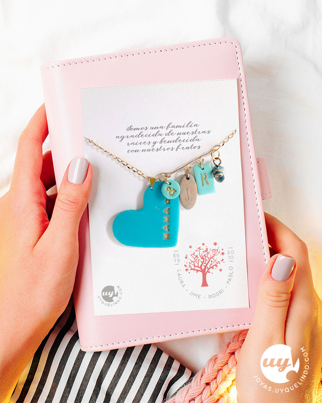 Collar de familia para mamá con corazón, iniciales y charms