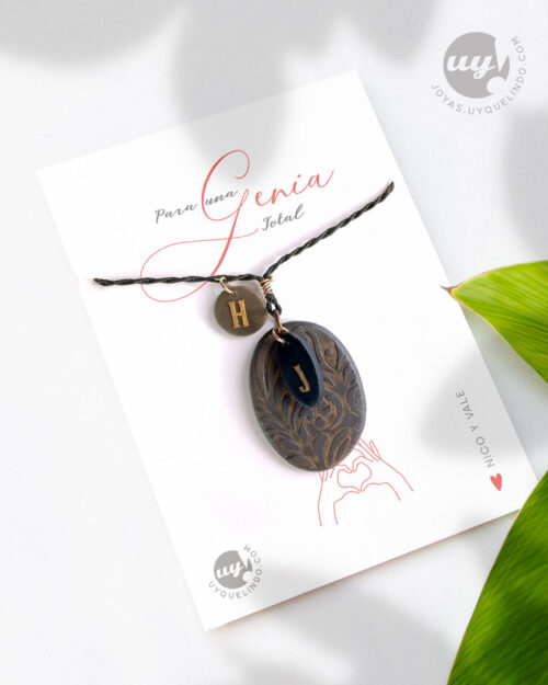 Collar boho chic con inicial y charms