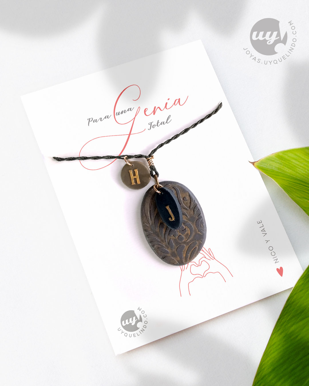 Collar boho chic con inicial y charms
